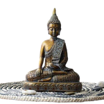 bouddha statue extérieure sur fond blanc