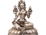 bouddha femme statue sur fond blanc