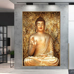 tableau bouddha reliefs doré dans un mur