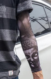 tatouage les 3 bouddha gris sur un bras