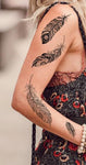 tatouage les plumes de bouddha sur un bras